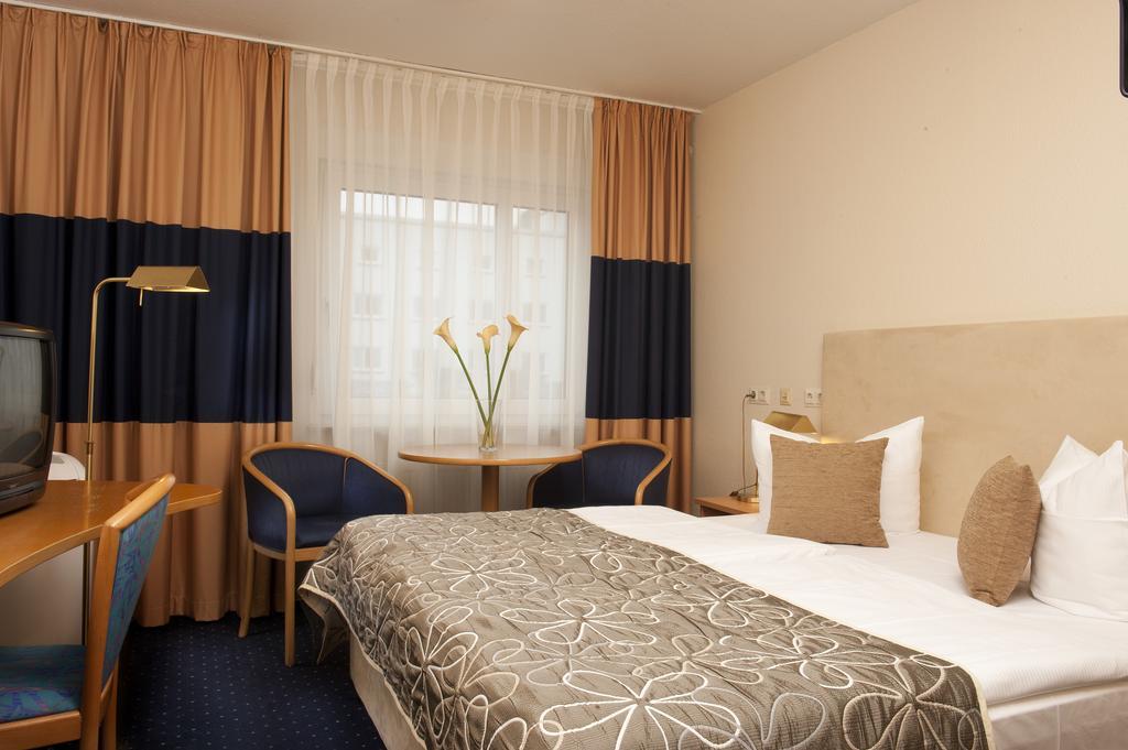 Tryp By Wyndham Airport 3* BRE