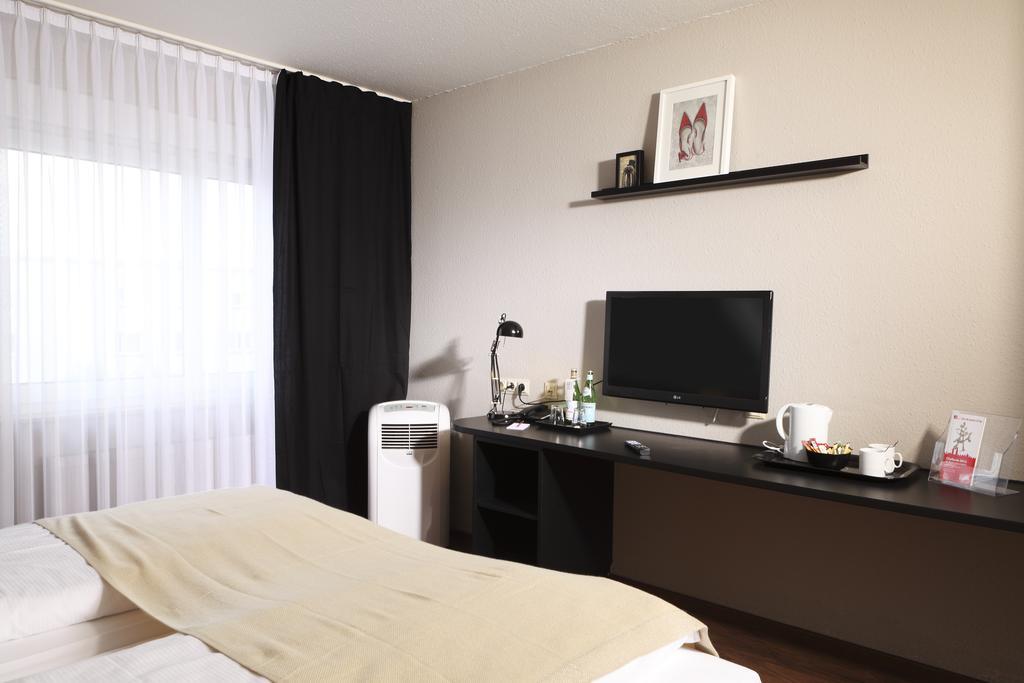 Tryp By Wyndham Airport BRE