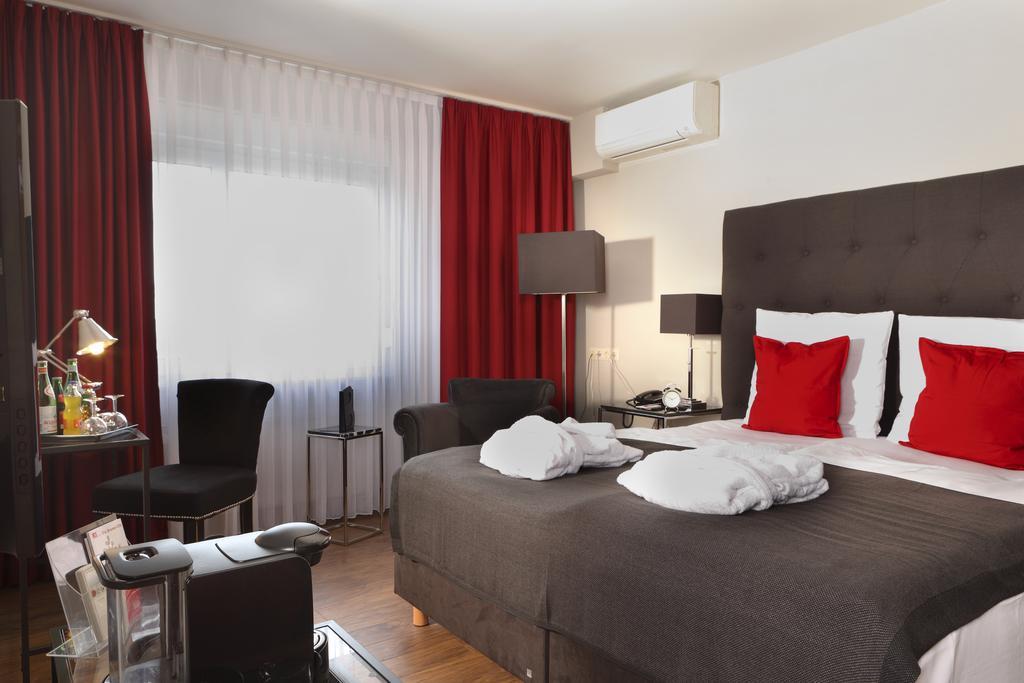 Tryp By Wyndham Airport Hotel 3*